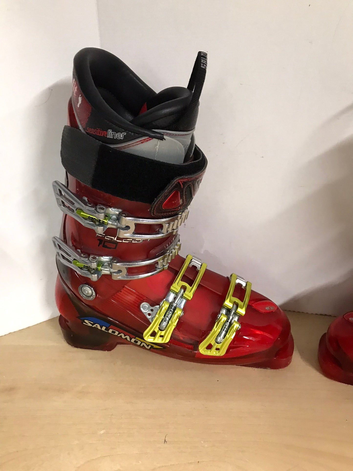 Ski Boots Mondo Size 27.5 Men's Size 9.5 Ladies Size 10.5 315 mm Salomon Falcon Red Black Excellent