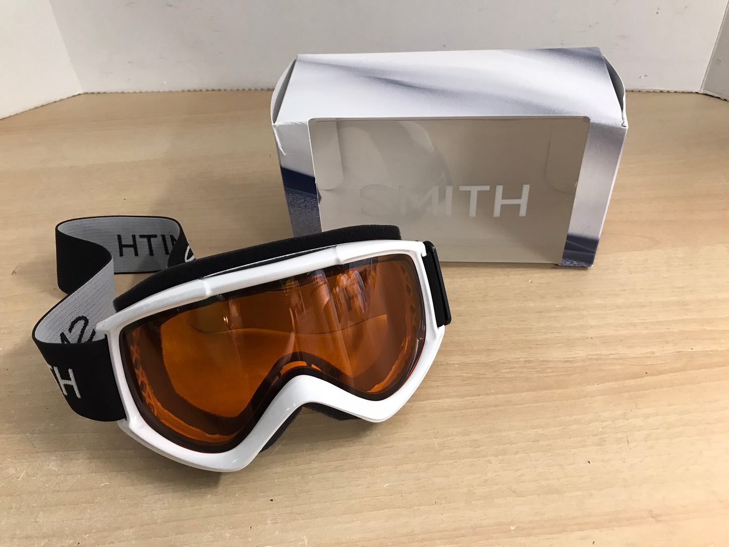 Ski Goggles Men's Size Large Smith White With Orange Lenses New in Box