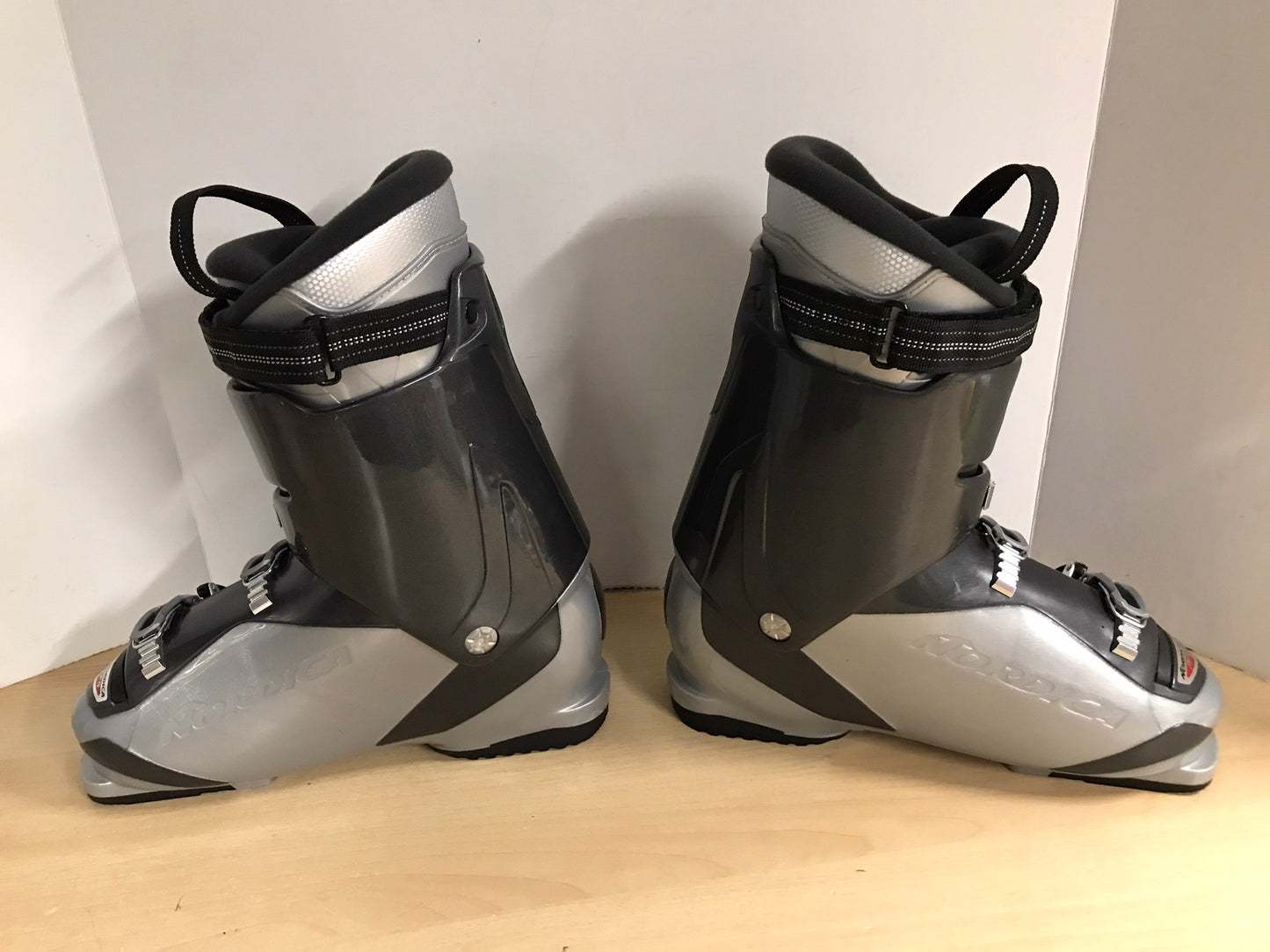 Ski Boots Mondo Size 28.5 Men's Size 10.5 325 mm Nordica Cruise New Demo Model