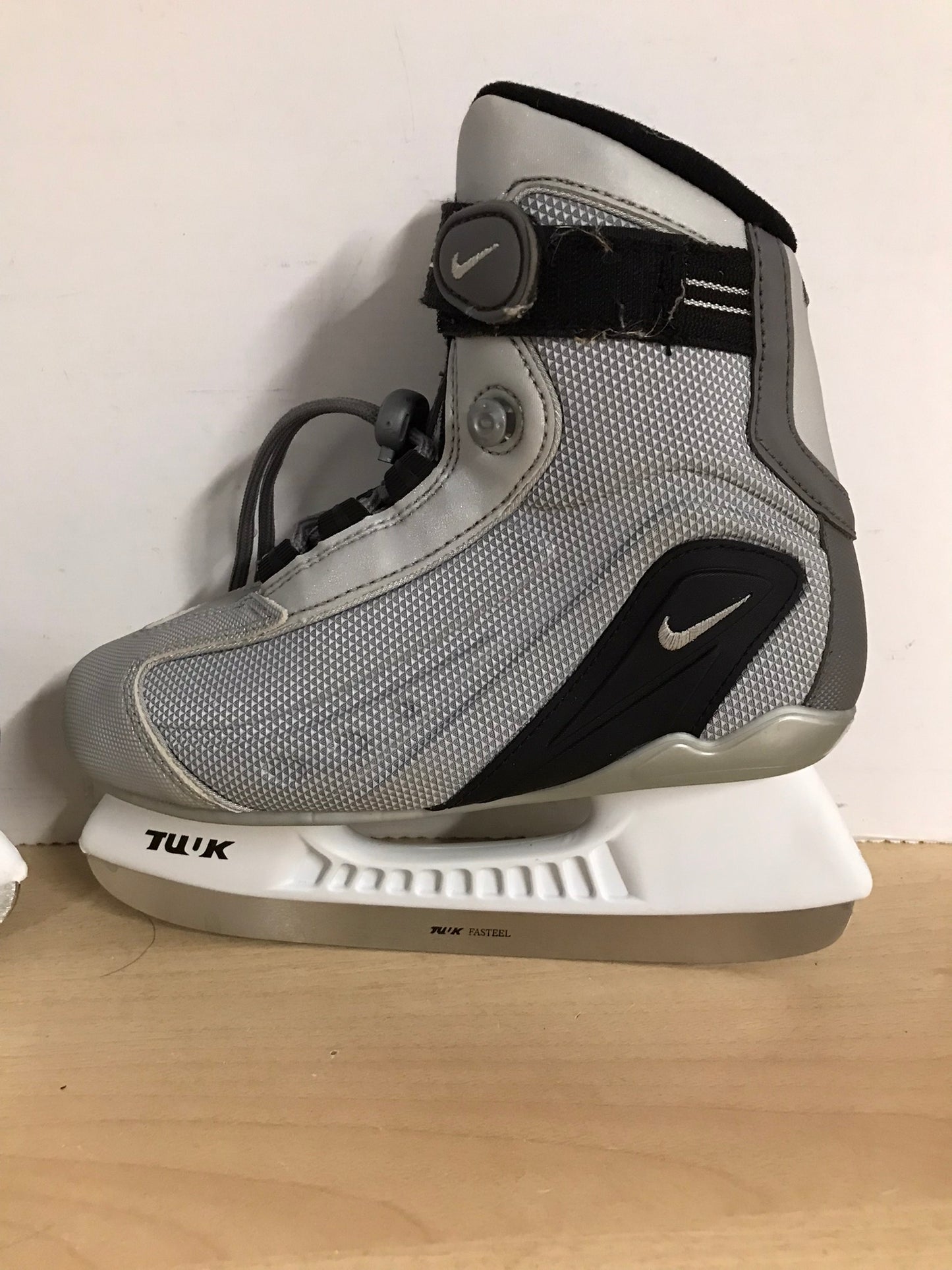 Ice Skates Child Size 3 Nike Soft Skates Grey New Demo Model