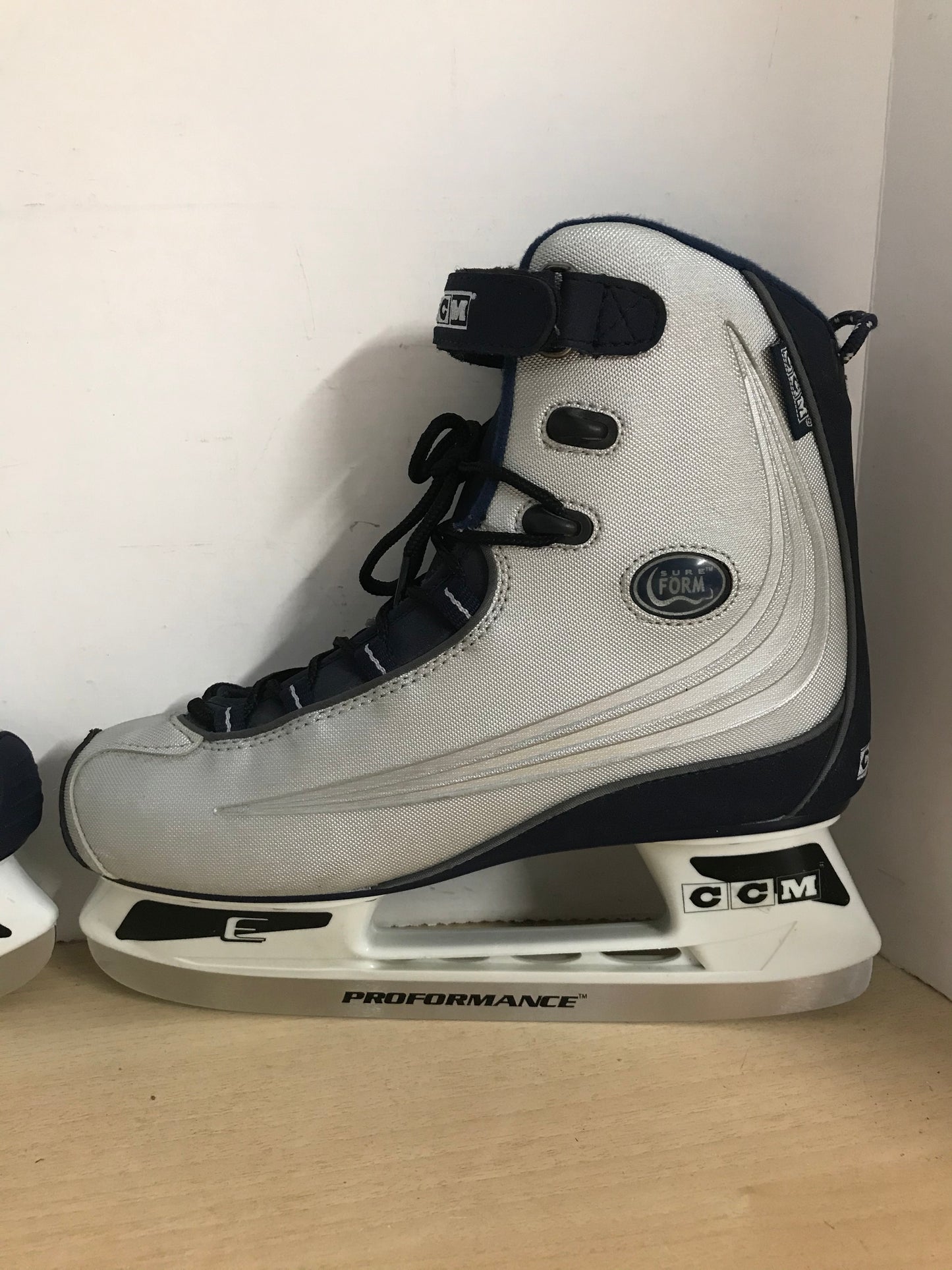 Ice Skates Men's Size 8 Ladies Size 9 CCM Soft Skates Navy and Grey Excellent