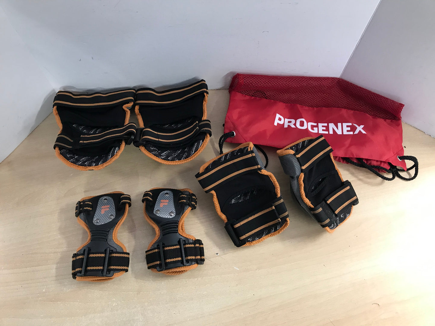 Inline Roller Skates Protective Knee Elbow Pads Wrist Adult Size Small Medium Fila Black Orange Excellent