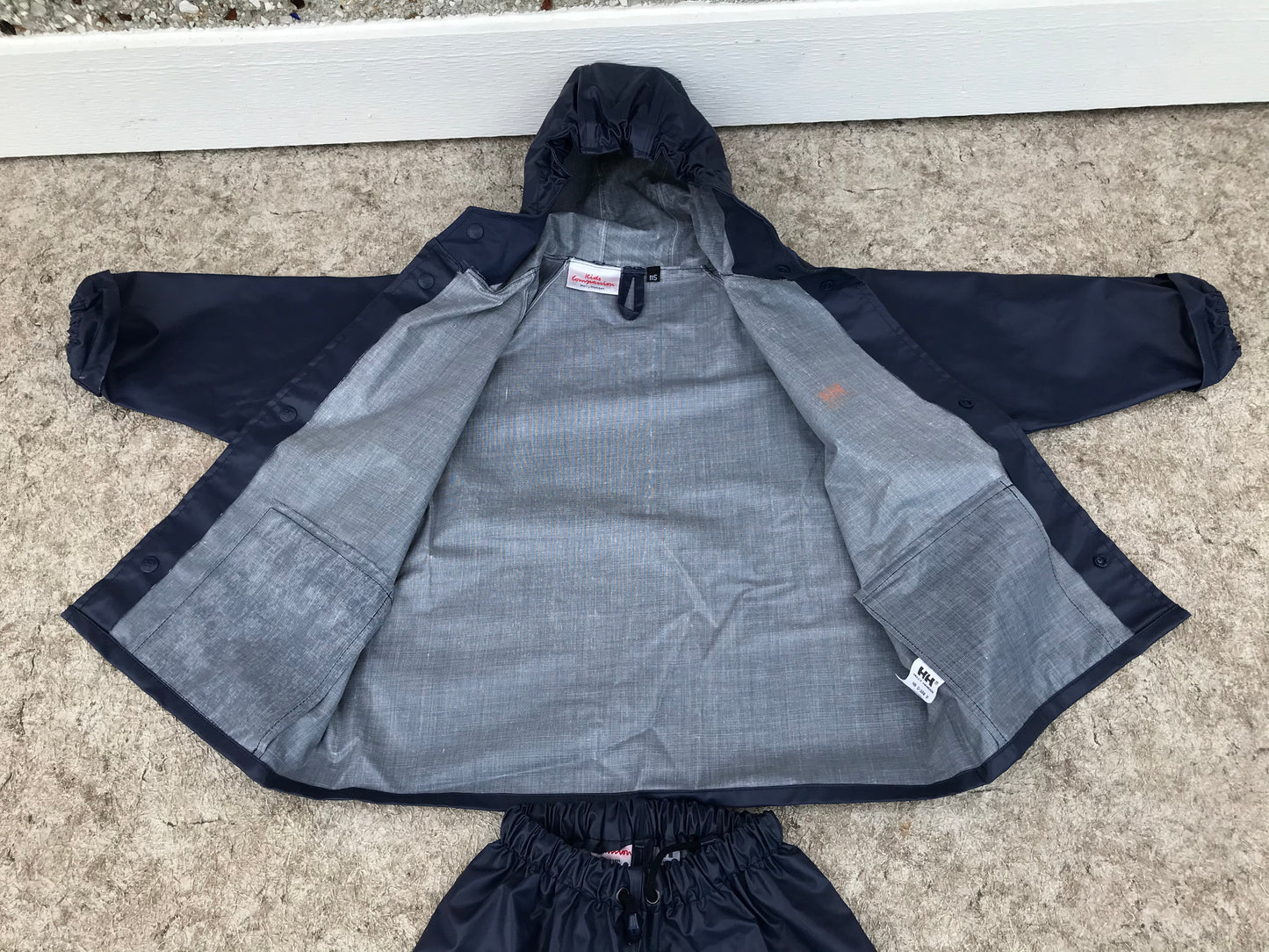 Rain Coat Child Size 6 and Pants Helly Hansen Waterproof Heavy  Duty Rain Gear Navy As New