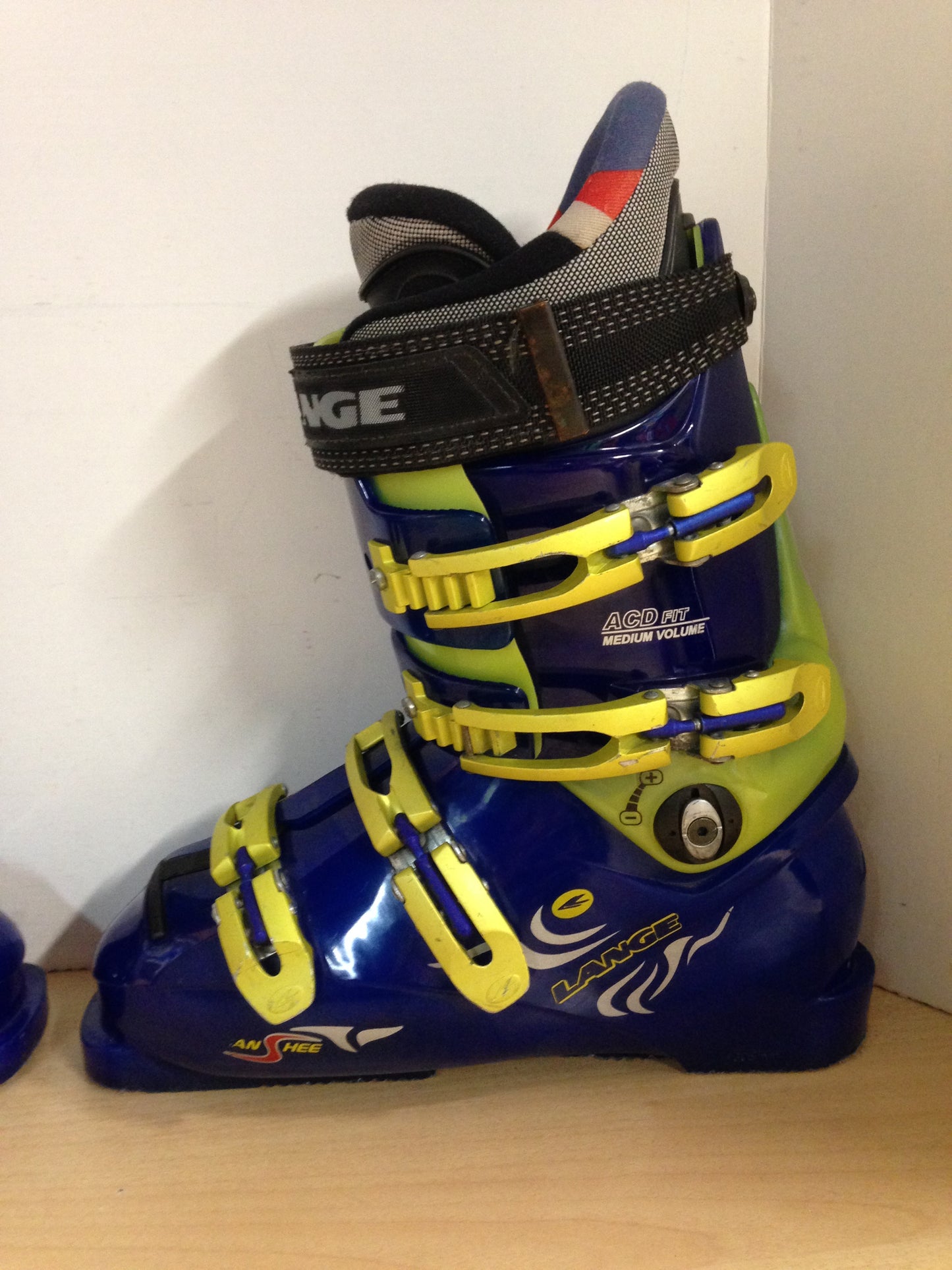 Ski Boots Mondo Size 26.0 Men's Size 8 Ladies Shoe Size 9 305 mm Lange Blue Lime