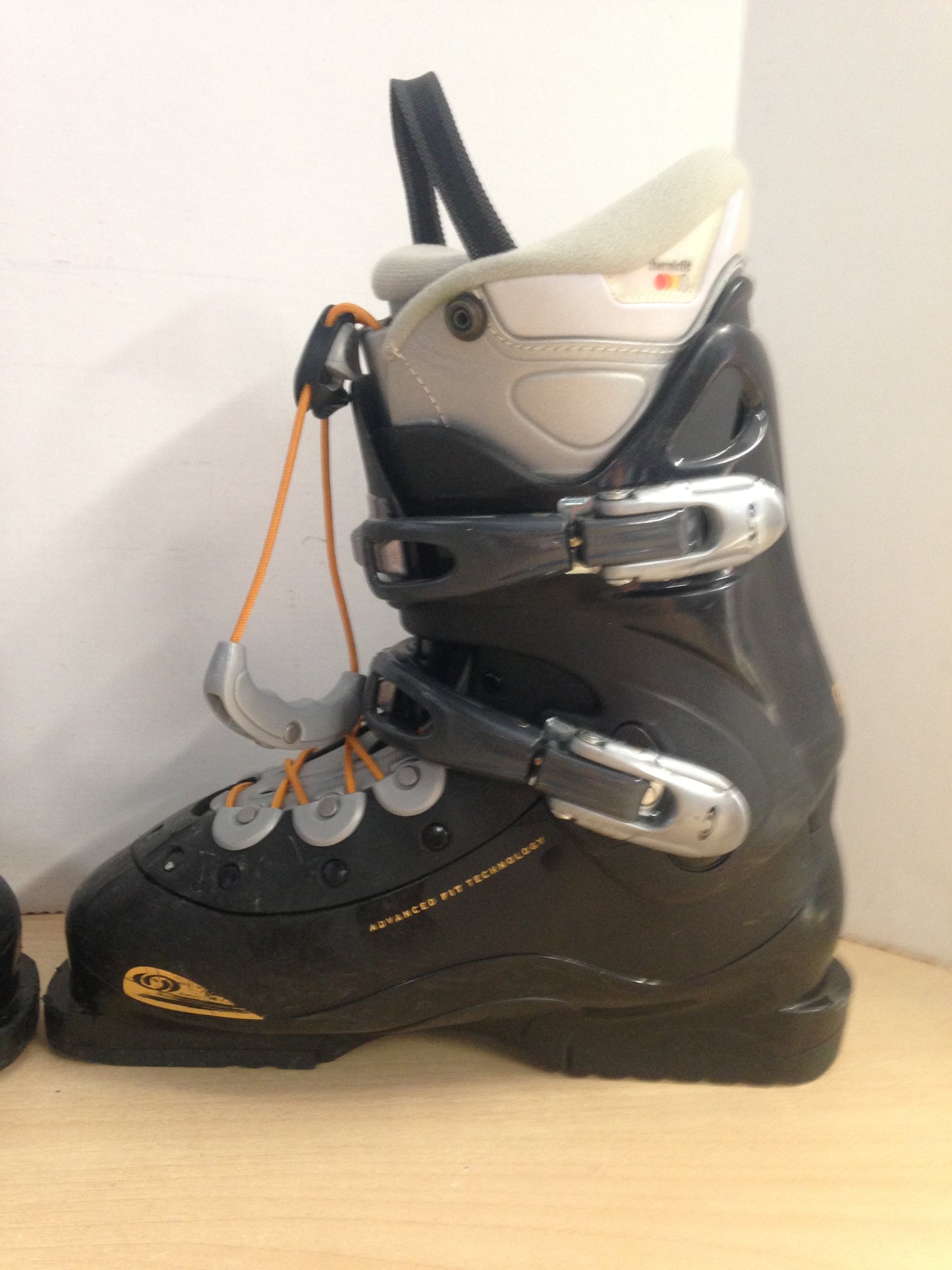 Ski Boots Mondo Size 25.5 Men's Size 7.5 Ladies Size 8.5 298 mm Salomon Sensi Fit