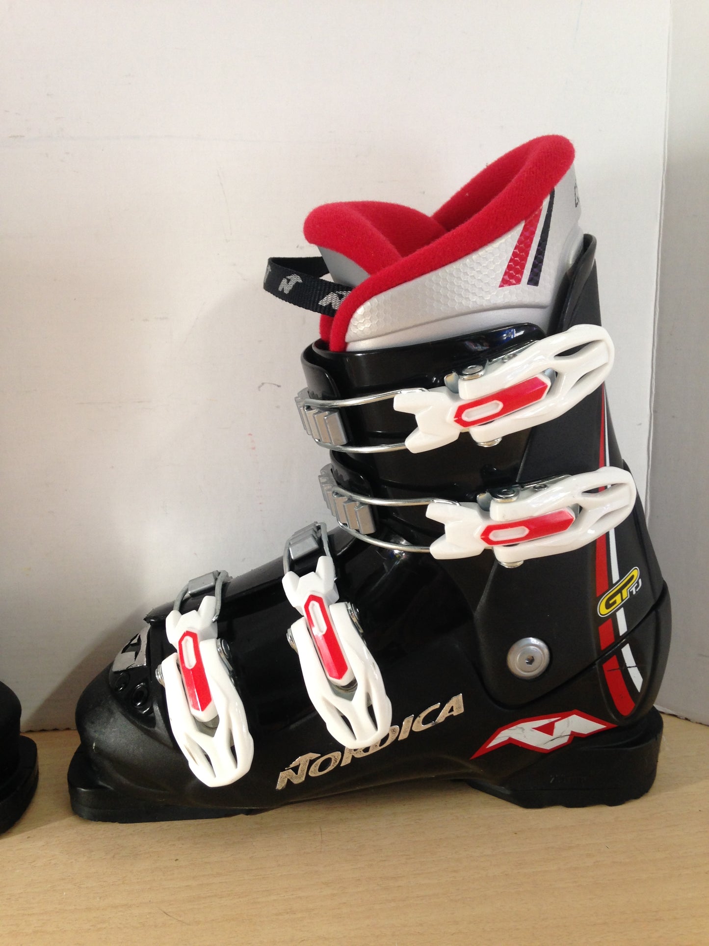 Ski Boots Mondo Size 22.5 Child Size 4-5 260 mm Nordica Black White Red Excellent