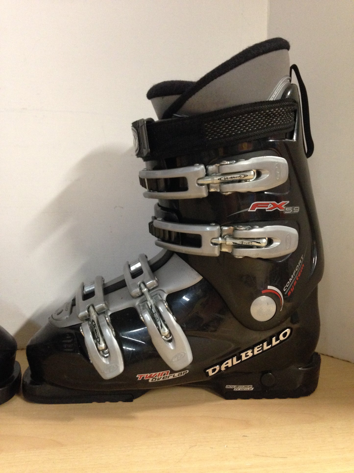 Ski Boots Mondo Size 25.5 Men's Shoe Size 7.5 Ladies 8.5 298 mm Dalbello Black Excellent