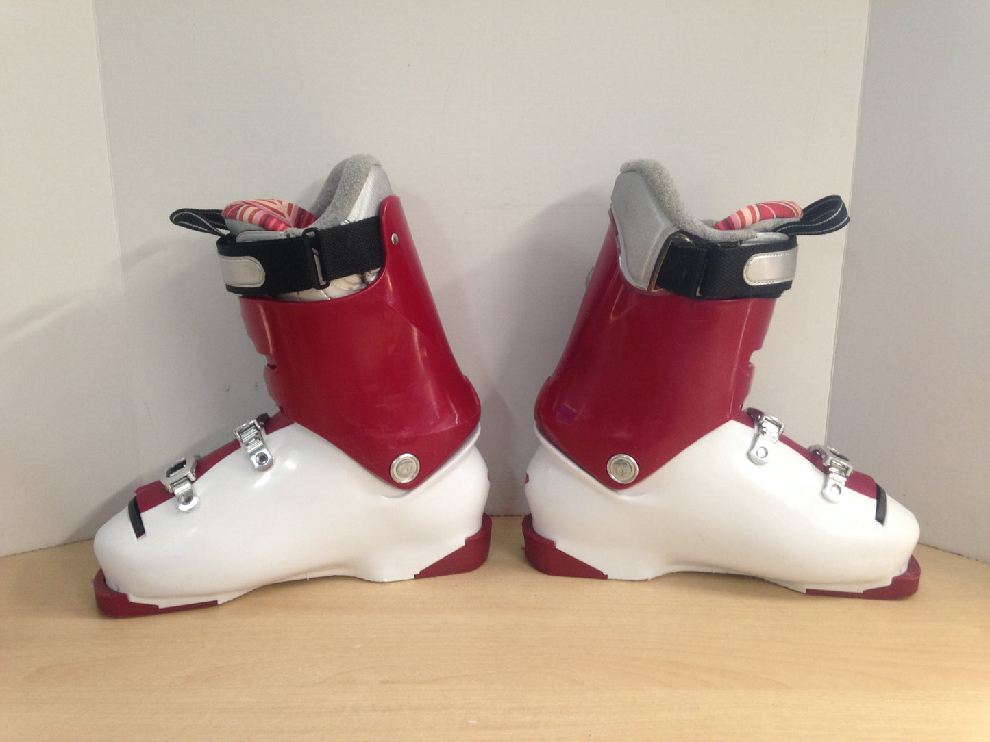 Ski Boots Mondo Size 26.5 Ladies size 9.5 307 mm Roxy Red White Excellent