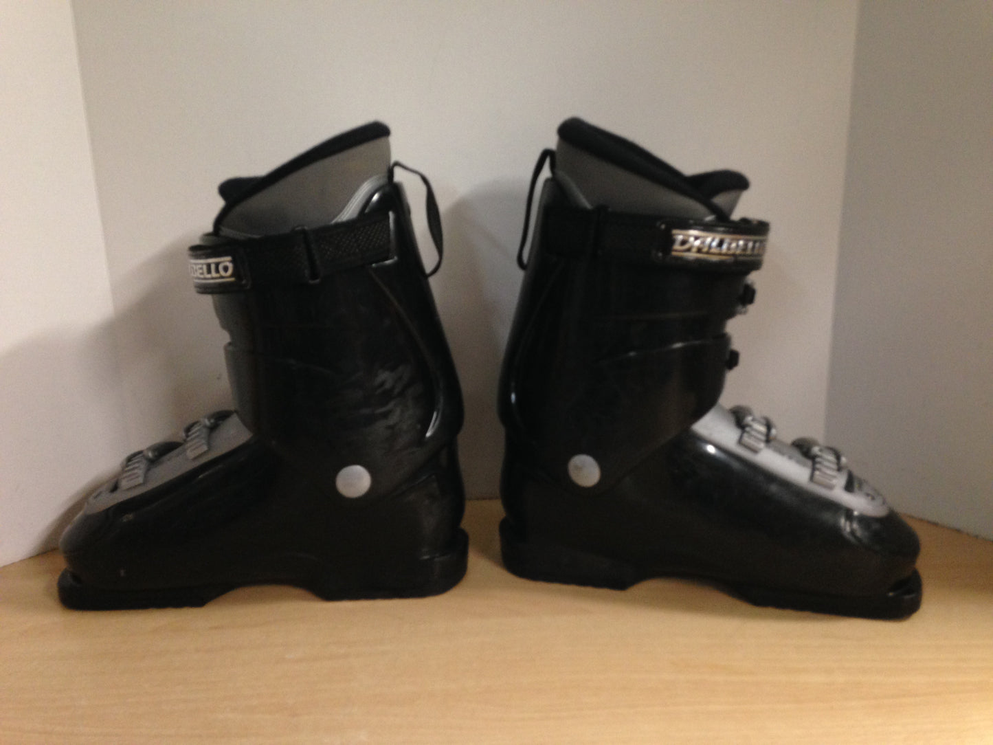 Ski Boots Mondo Size 25.5 Men's Shoe Size 7.5 Ladies 8.5 298 mm Dalbello Black Excellent