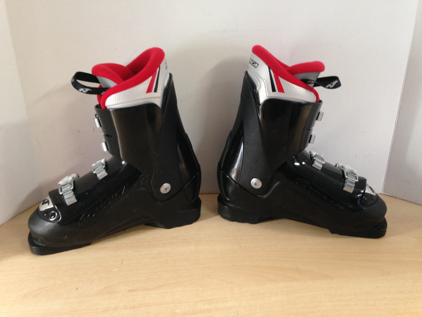 Ski Boots Mondo Size 22.5 Child Size 4-5 260 mm Nordica Black White Red Excellent