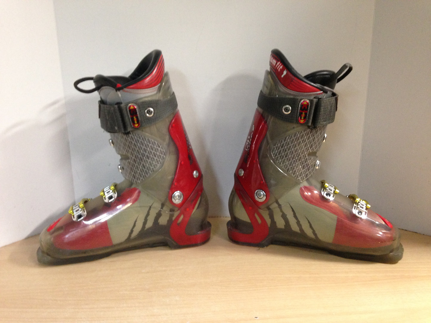 Ski Boots Mondo Size 27.5 Men's Size 9.5 Ladies 10 315 mm Salomon Falcon Red Grey Gold Excellent