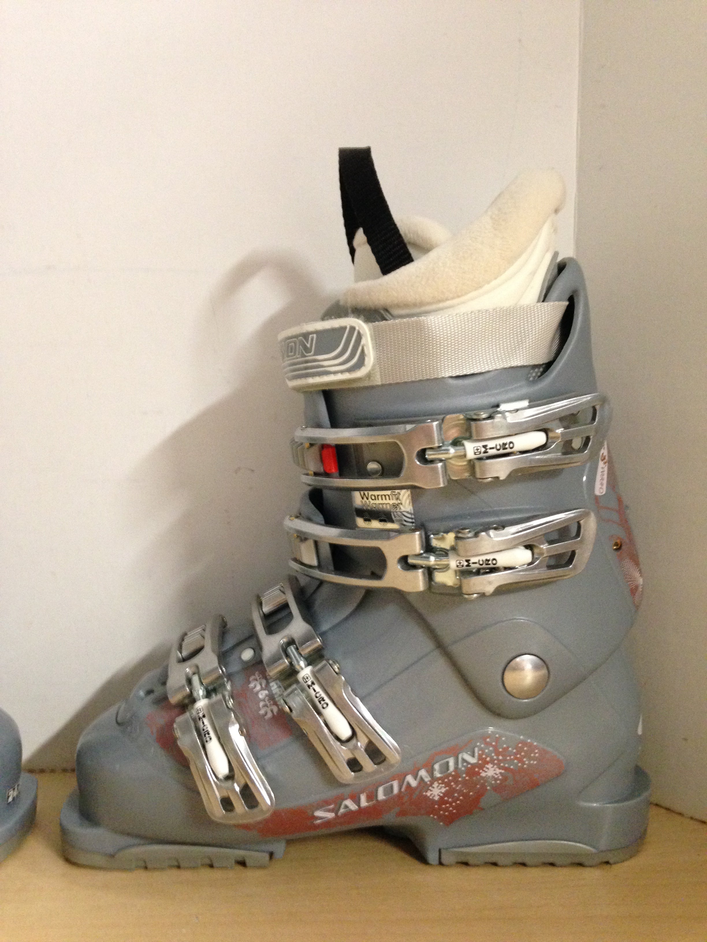 Ski Boots Mondo Size 24.0 Ladies Size 7 286 mm Salomon Charm Grey