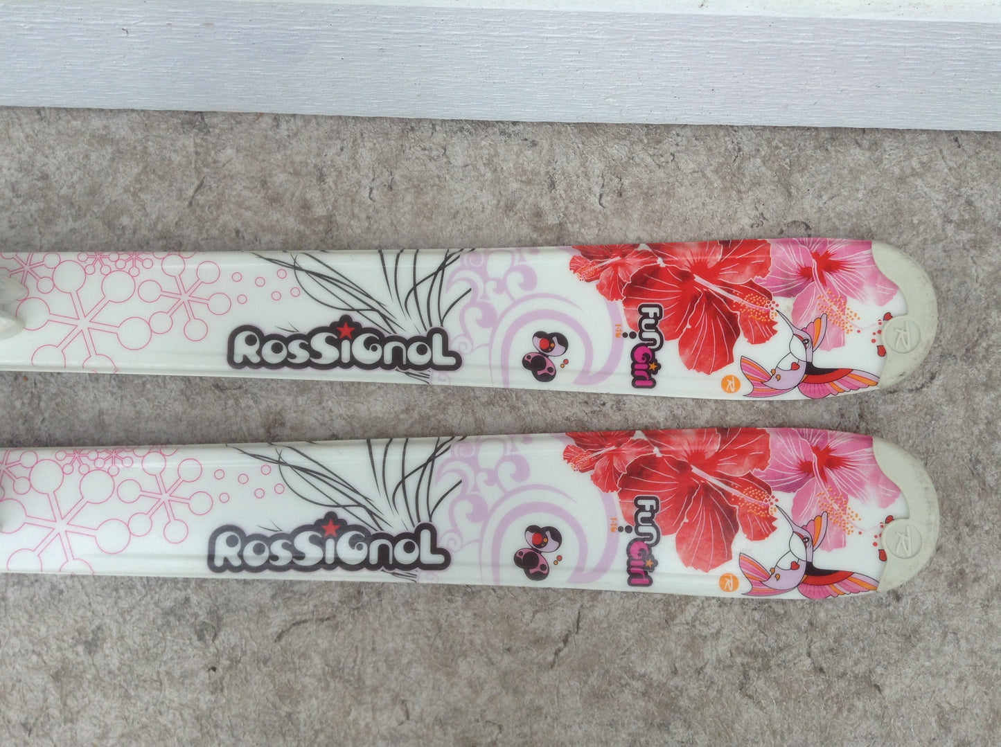 Ski 140 Rossignol Fun Girl Loaded With  Flowers and Fun Parabolic White Fushia Pink With Bindings