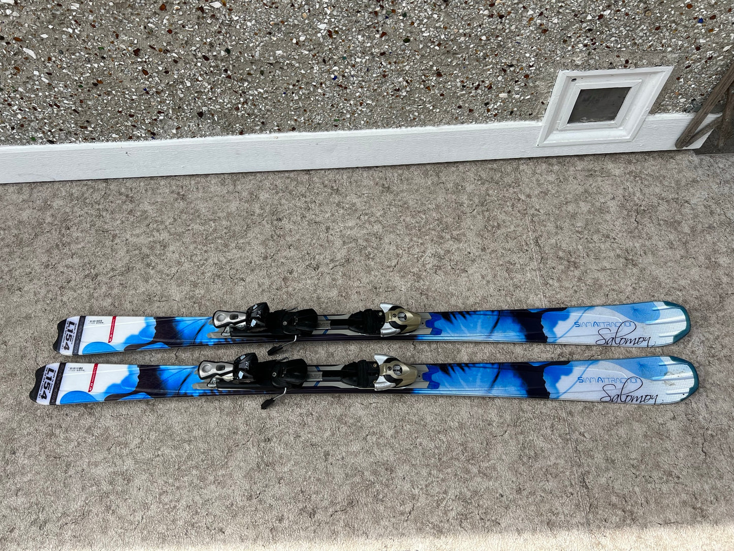 Ski 154 Salomon Sammatraction Blue Grey Silver Parabolic With Bindings Excellent