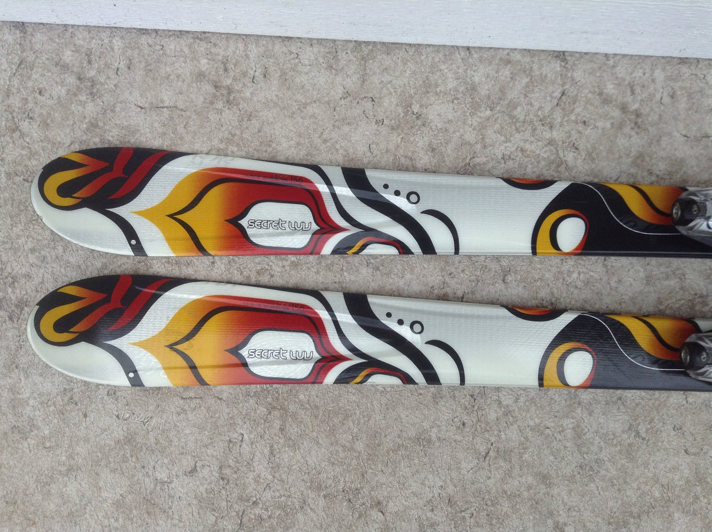 Ski 156 K-2 Secret Luv  Parabolic White Grey Multi  With Bindings