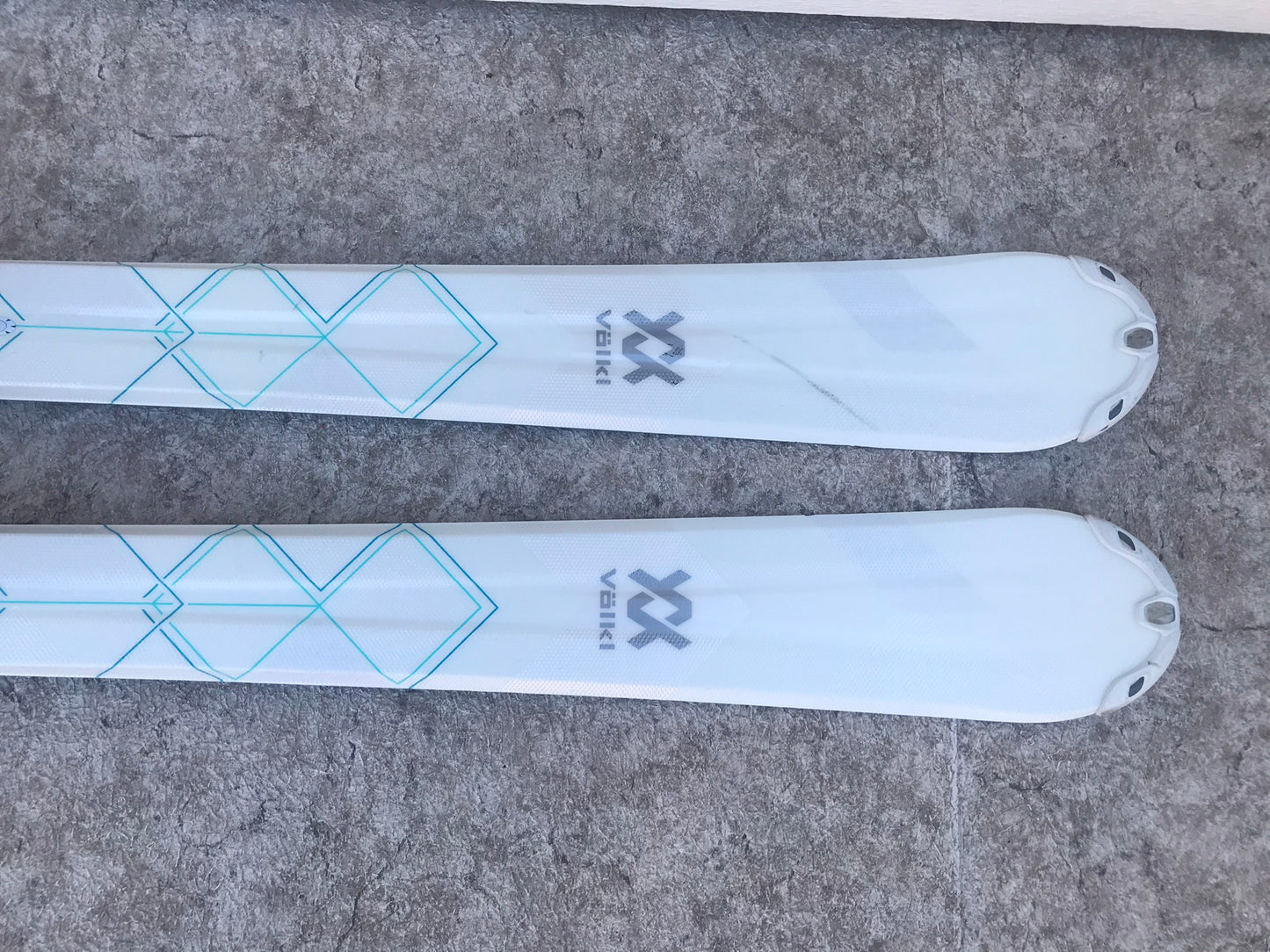 Ski 159 Volki White Aqua Parabolic With Bindings Like New