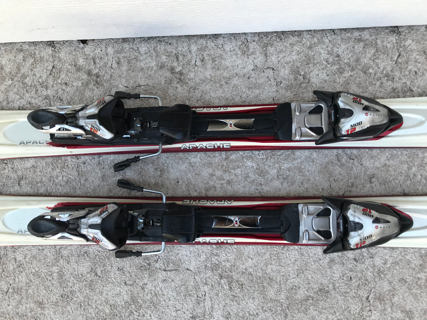 Ski 167 K-2 Apache Grey Red Twin Tip   Parabolic With Bindings Minor Wear