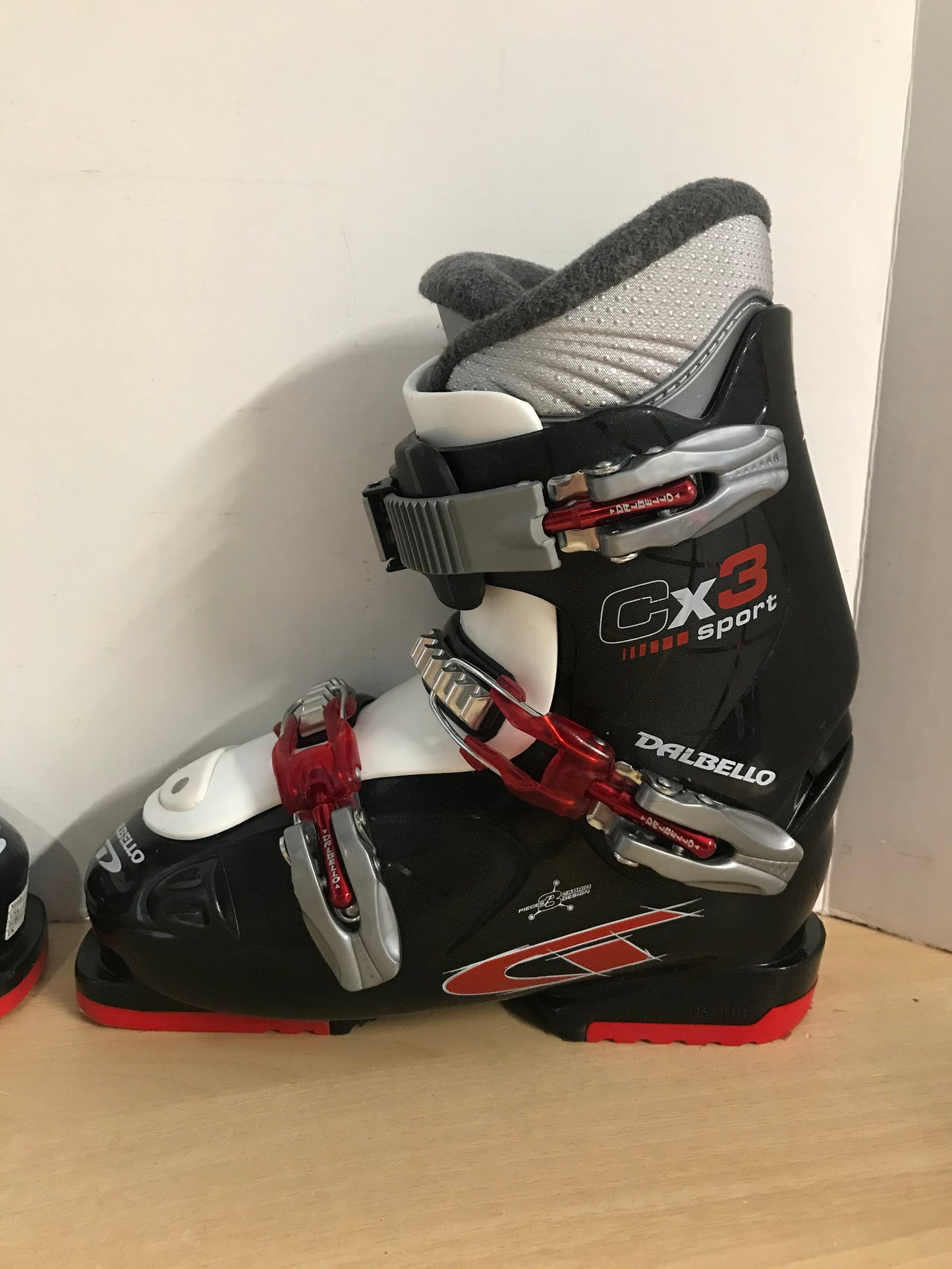 Ski Boots Mondo Size 23.0 Child Size 5 Shoe Size 267 mm Dalbello Black Red Grey Excellent