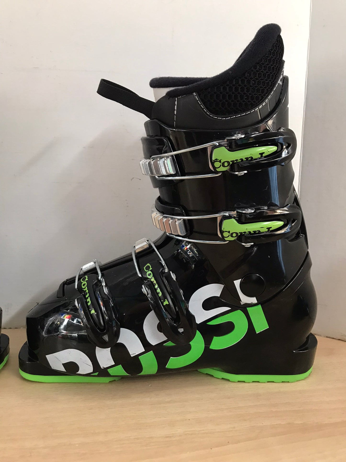 Ski Boots Mondo Size 23.5 Child Size 5 Shoe Size 262 mm Rossignol Black Lime New Demo Model