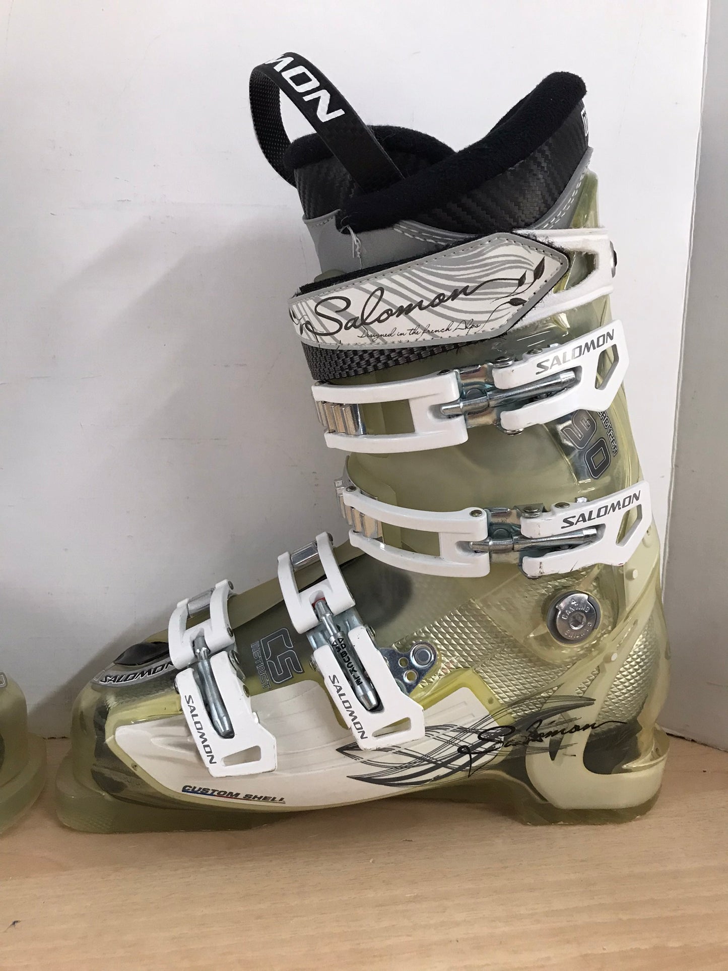 Ski Boots Mondo Size 25.0  Ladies Size 7-8 Shoe Size 295 mm Salomon Cream and Gold Excellent