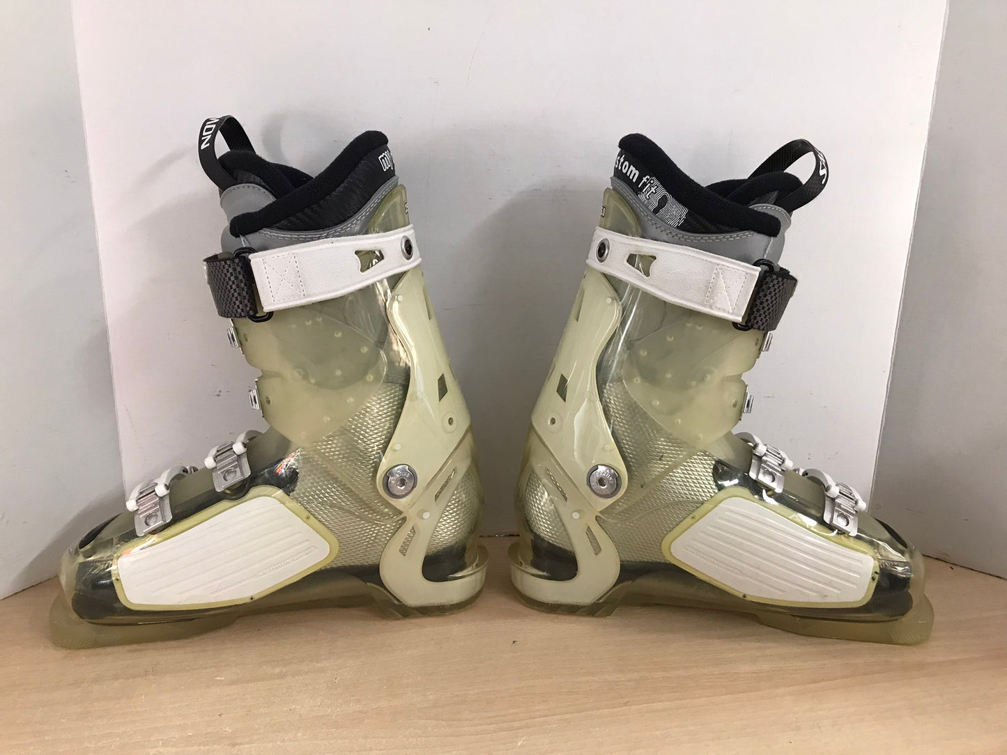 Ski Boots Mondo Size 25.0  Ladies Size 7-8 Shoe Size 295 mm Salomon Cream and Gold Excellent