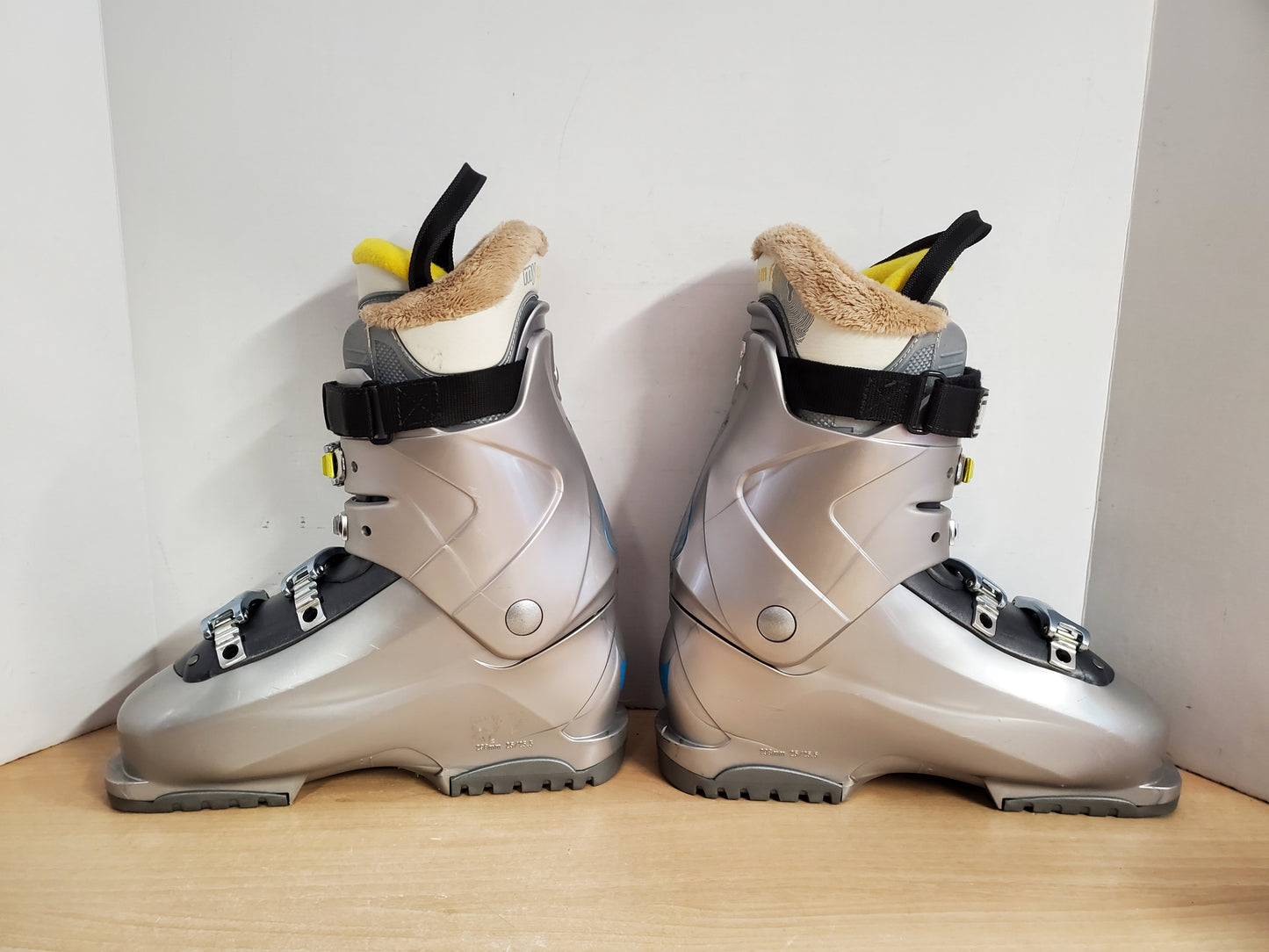 Ski Boots Mondo Size 25.0  Ladies Size 7.5 298 mm Salomon Grey Blue New Demo Model