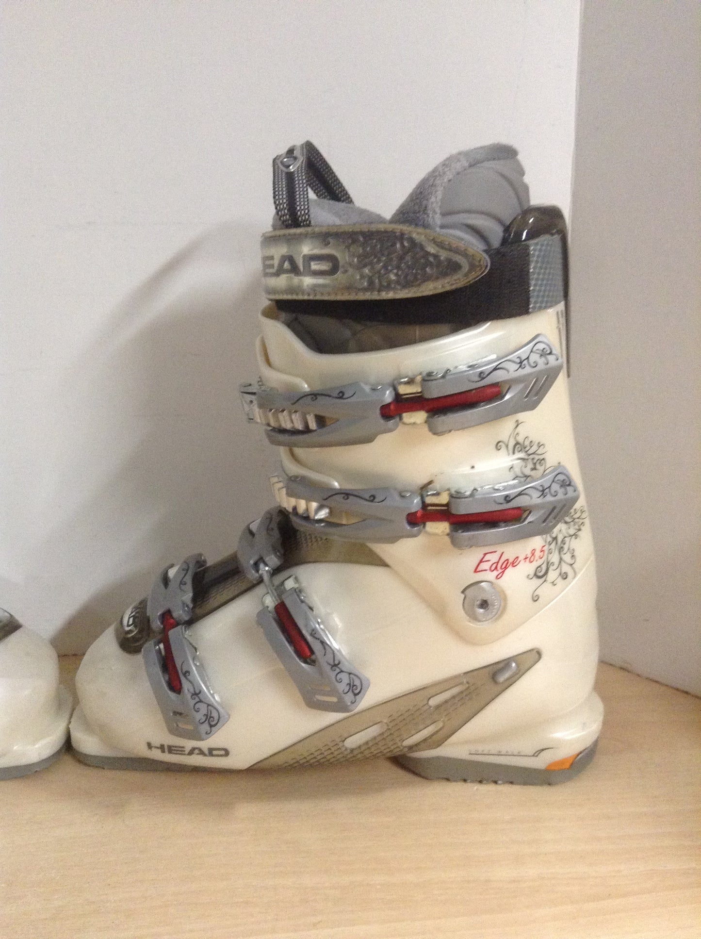 Ski Boots Mondo Size 25.5 Ladies Size 8.5 297 mm Head Soft Walk Cream Grey Excellent