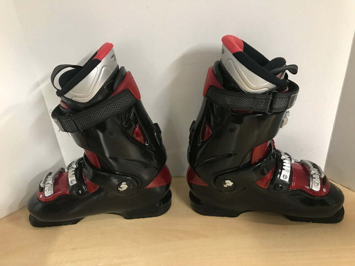 Ski Boots Mondo Size 26.5 Men Size 8.5 Ladies 9.5 307 mm Dalbello Black Red Excellent