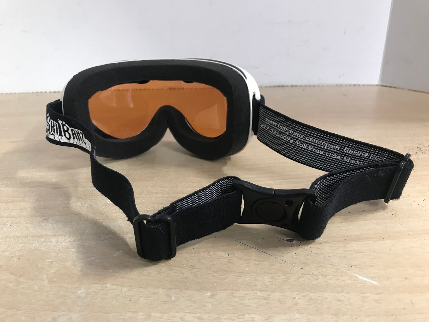 Ski Goggles Child Size 6-8 White With Orange Lenses