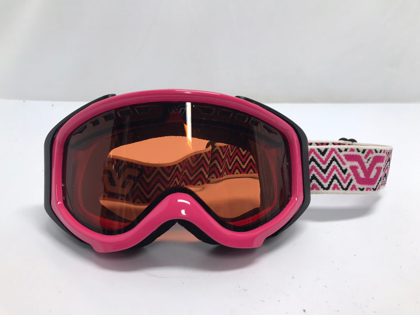 Ski Goggles Child Size 8-10 Fushia Pink Black White Excellent