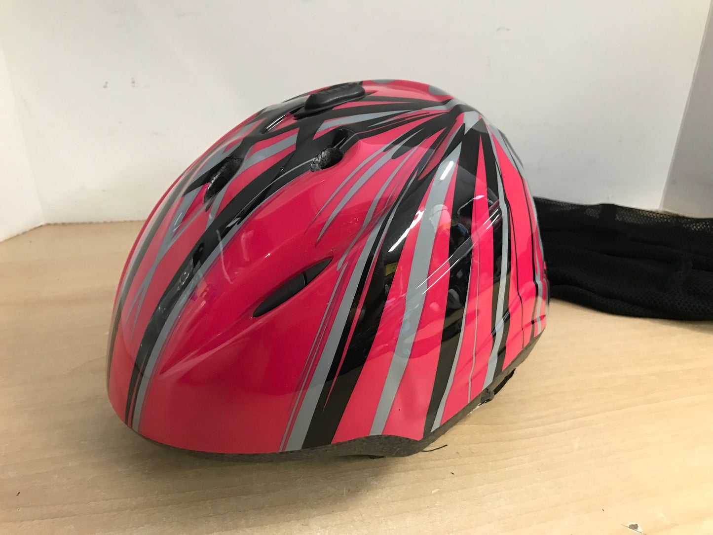 Ski Helmet Child Size 4-7 Crane Fushia Grey Black As New