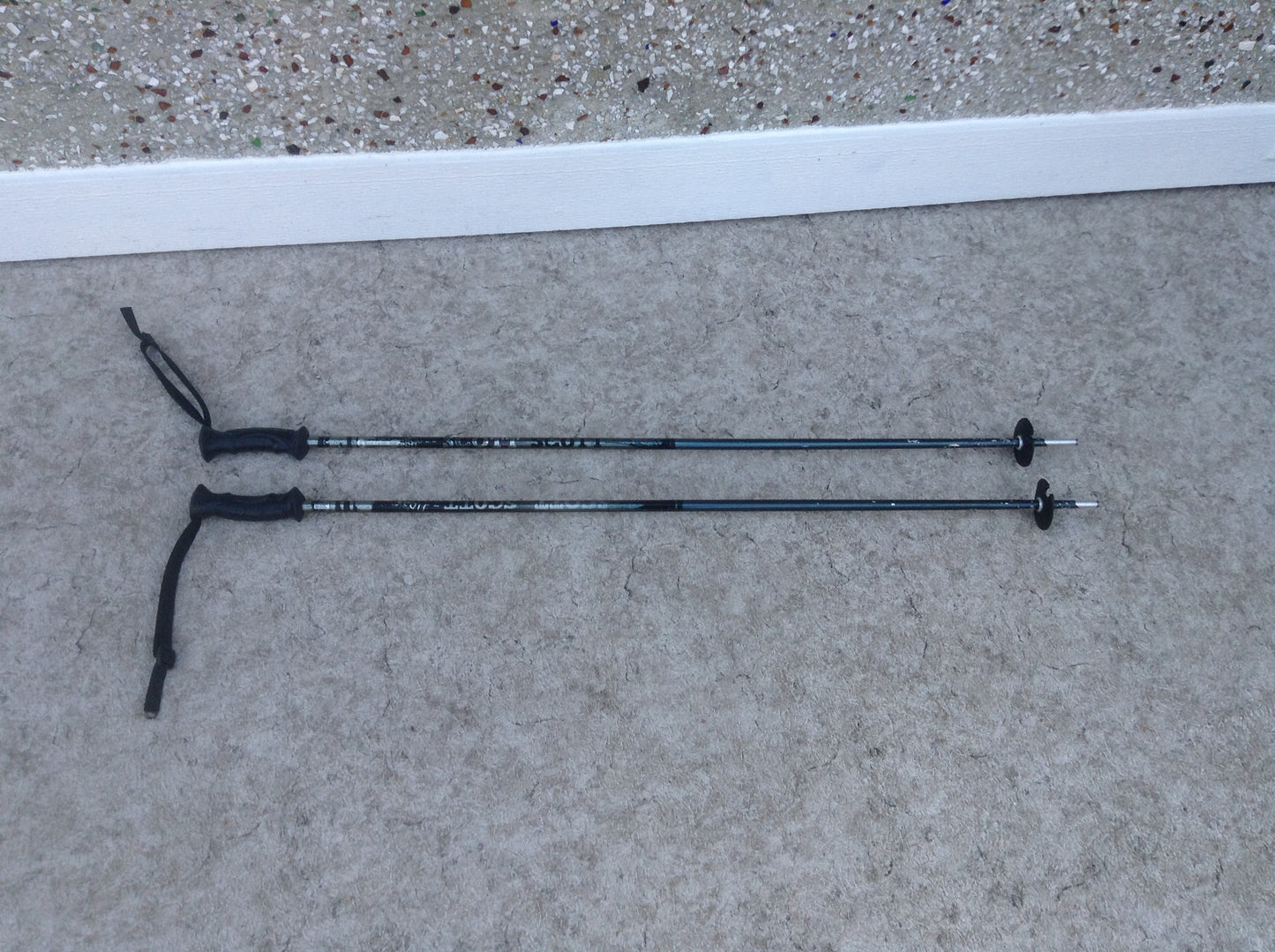 Ski Poles Adult Size 40 inch Scott Scott Series Black Green Chrome