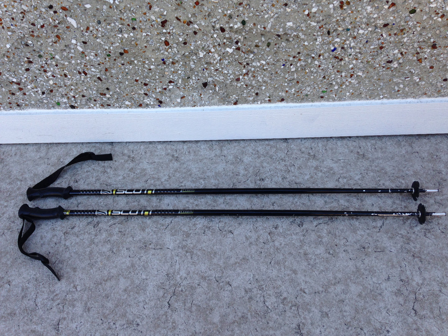 Ski Poles Adult Size 47 inch Scott Tritan Black Chrome Excellent