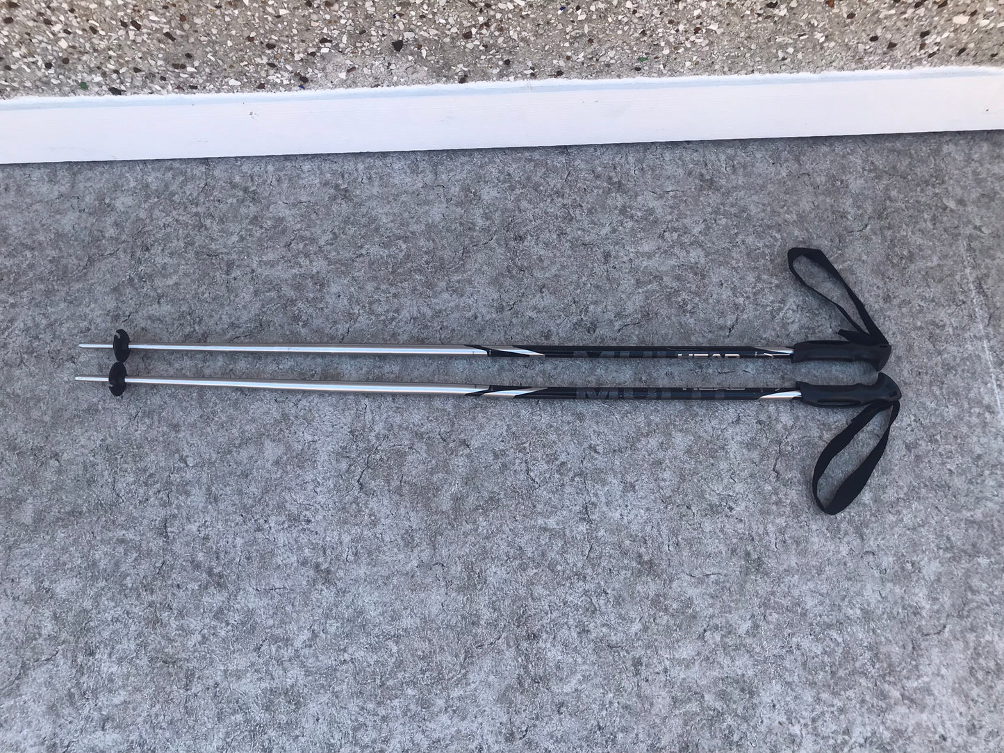 Ski Poles Adult Size 48 inch 120 cm Head Black Chrome Excellent