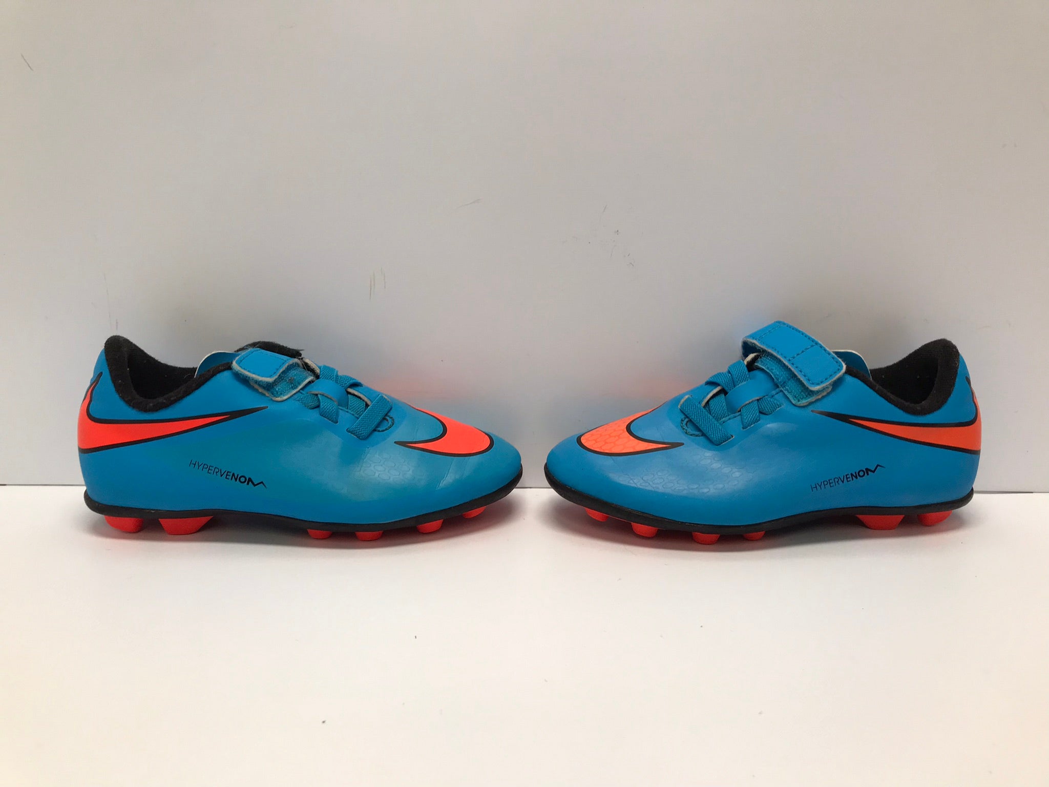 Nike hypervenom hotsell blue and orange