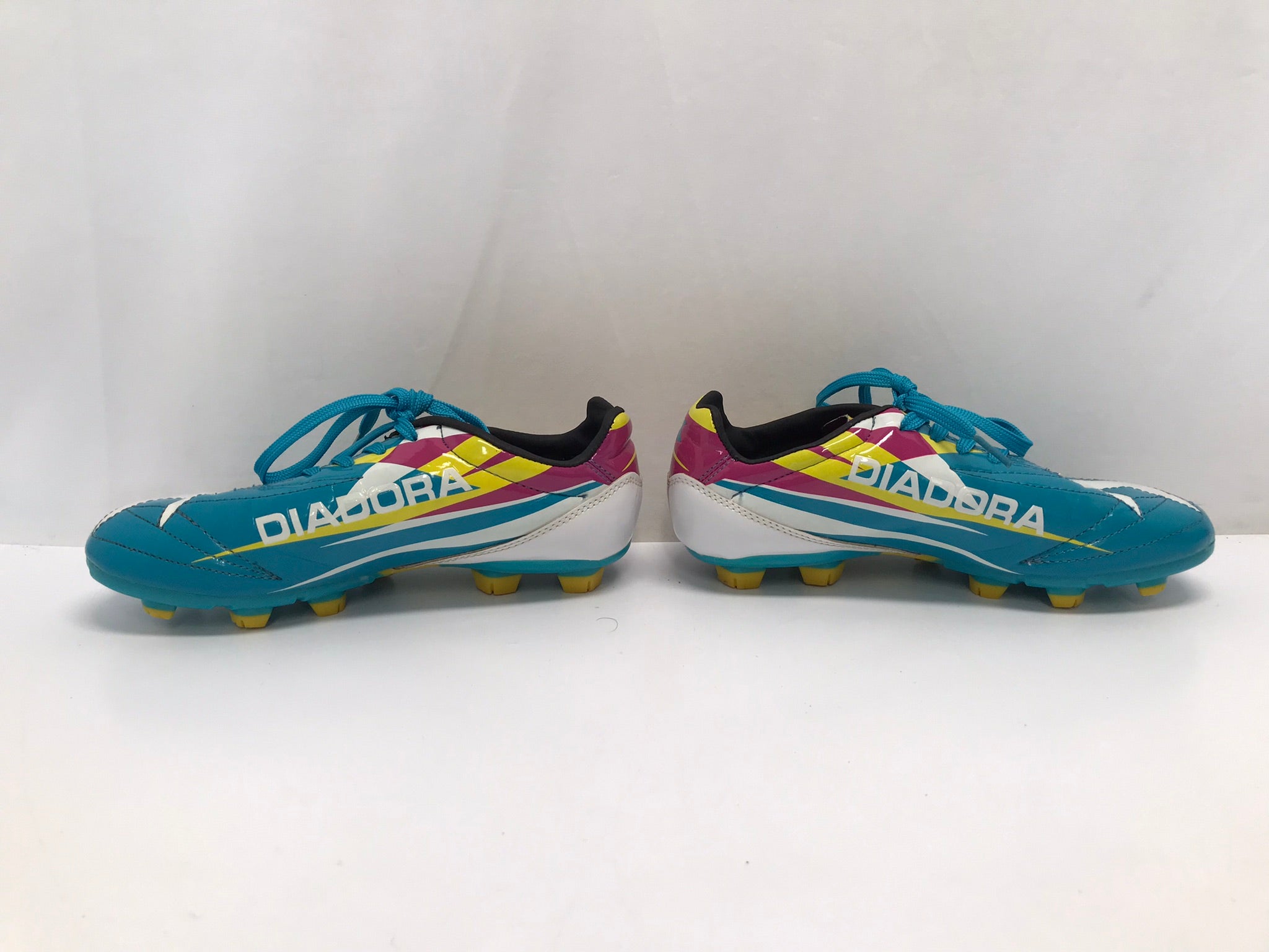 Diadora hotsell soccer cleats