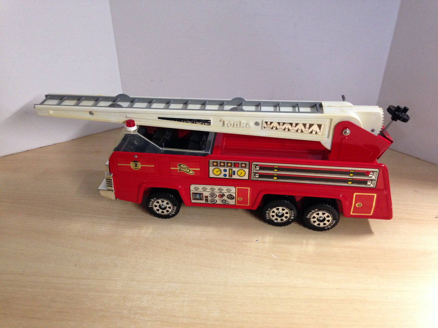 Tonka Truck 1980  Vintage Die Cast  Extended Ladder Fire Truck Made In USA  25 inch Excellent As New Condition RARE