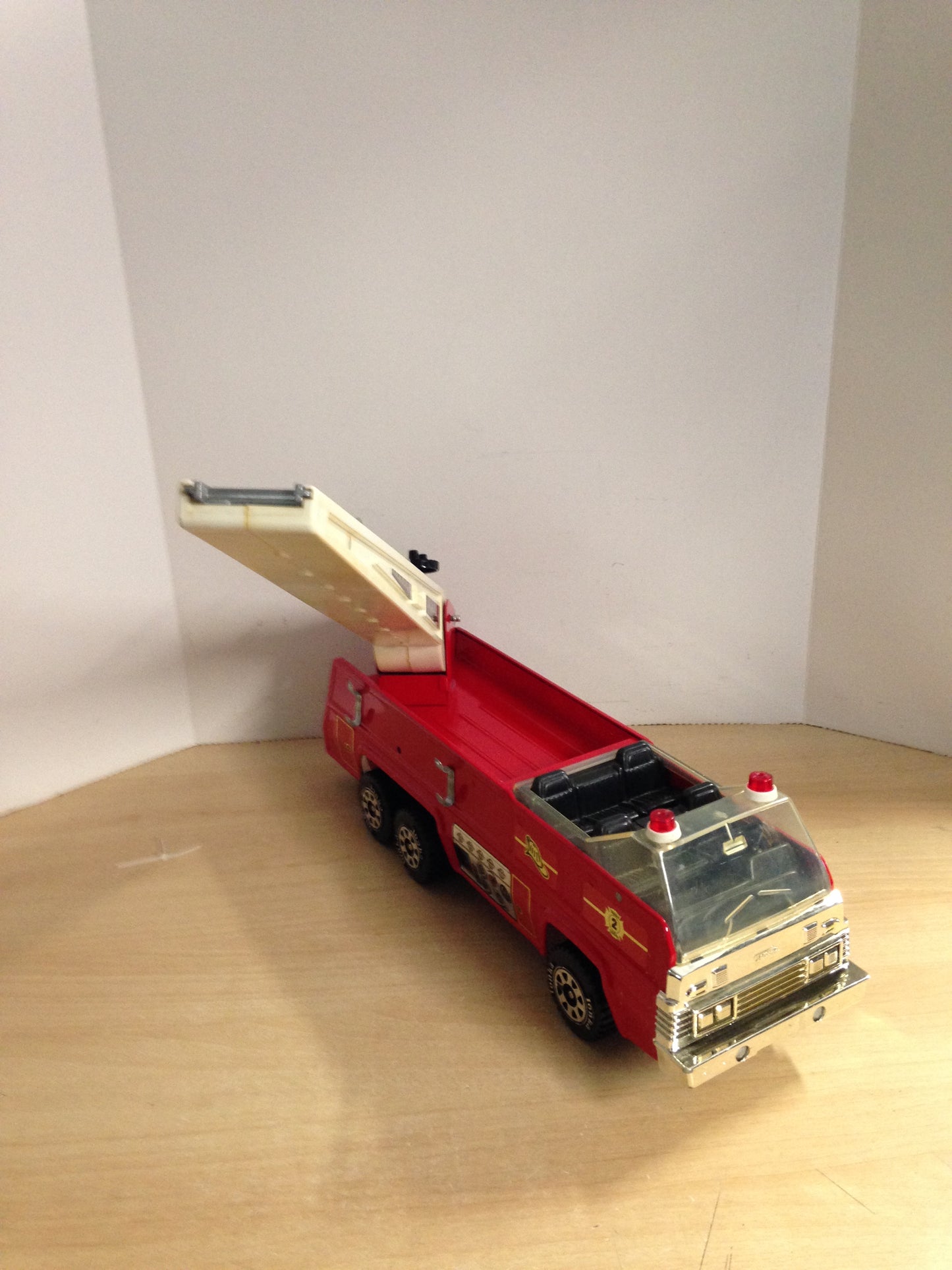 Tonka Truck 1980  Vintage Die Cast  Extended Ladder Fire Truck Made In USA  25 inch Excellent As New Condition RARE