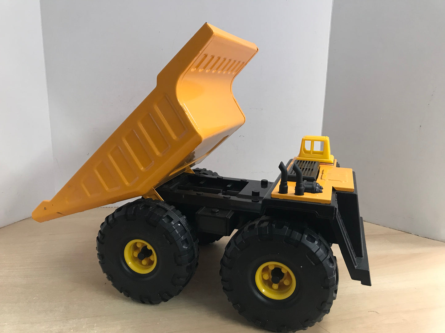 Tonka Style Large Metal Plastic Dump Truck 18 inch Excellent