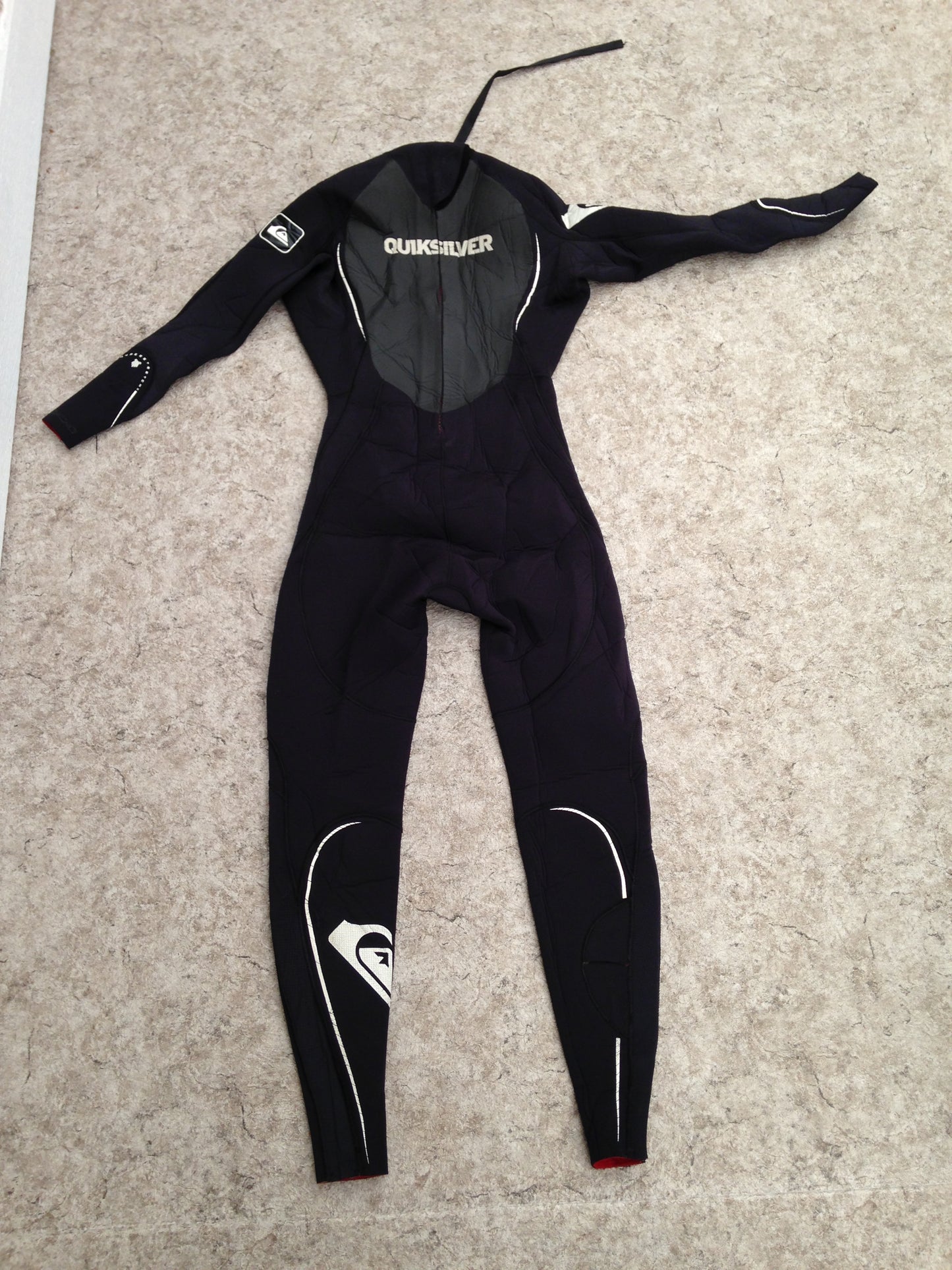 Wetsuit Ladies Size Small Full Quick Silver 5-4 mm Neoprene Surf Black Red