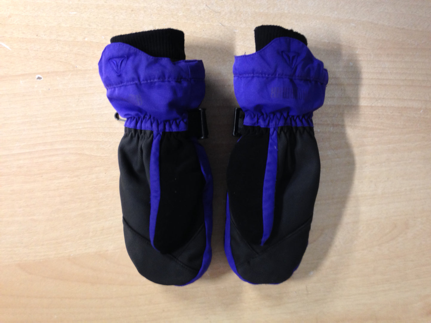 Winter Gloves and Mitts Child Size 6-8 Firefly Purple Black New Demo Model Snowboarding