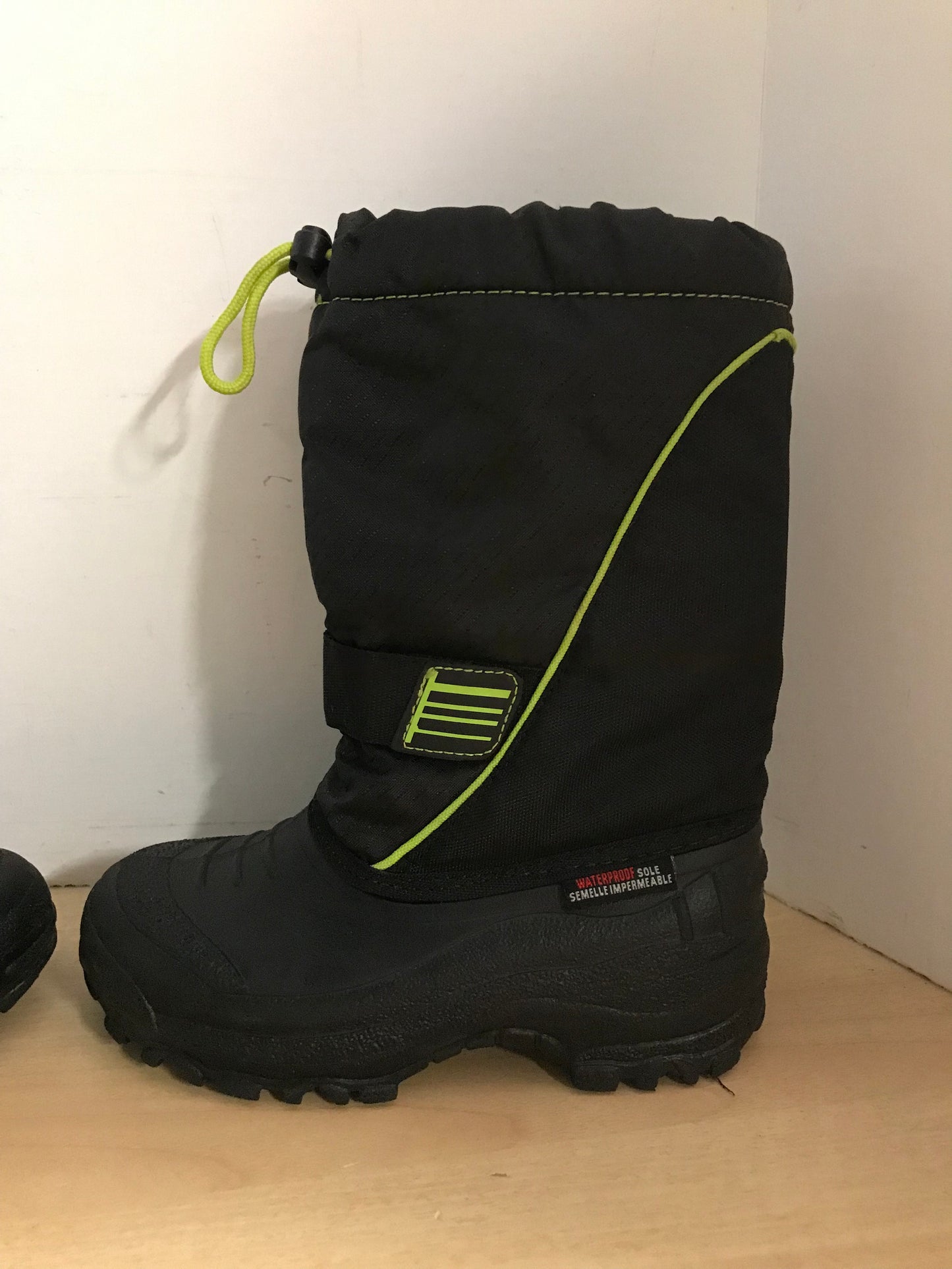 Winter Boots Child Size 1 Weather Spirits With Liner Black Lime