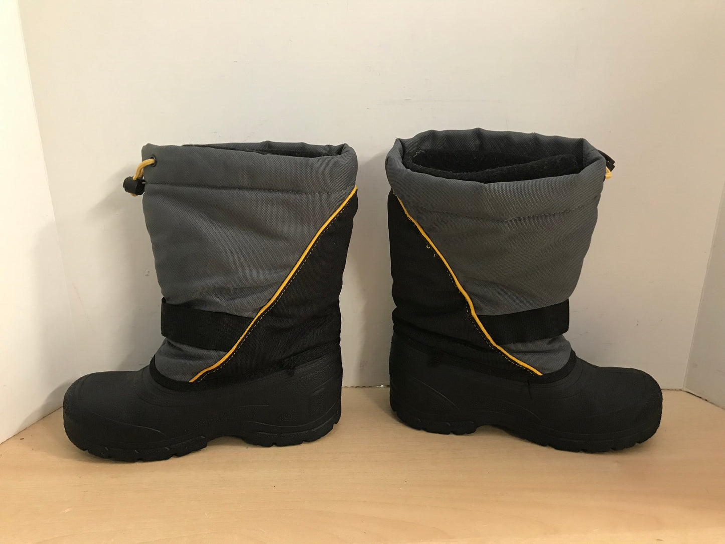 Winter Boots Child Size 2 Weather Spirits With Liner Black Grey Yellow