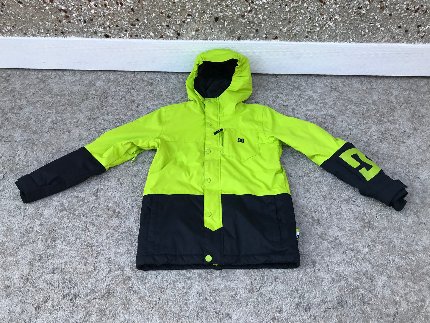 Winter Coat Child Size 10-12 DC Waterproof With Snow Belt Snowboarding Black Lime Excellent PT 3440