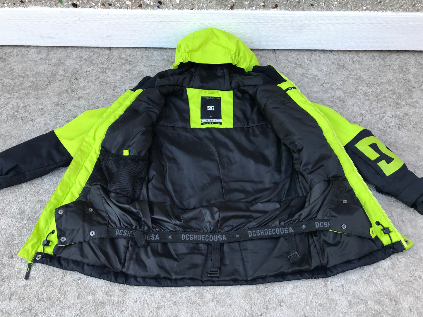 Winter Coat Child Size 10-12 DC Waterproof With Snow Belt Snowboarding Black Lime Excellent PT 3440